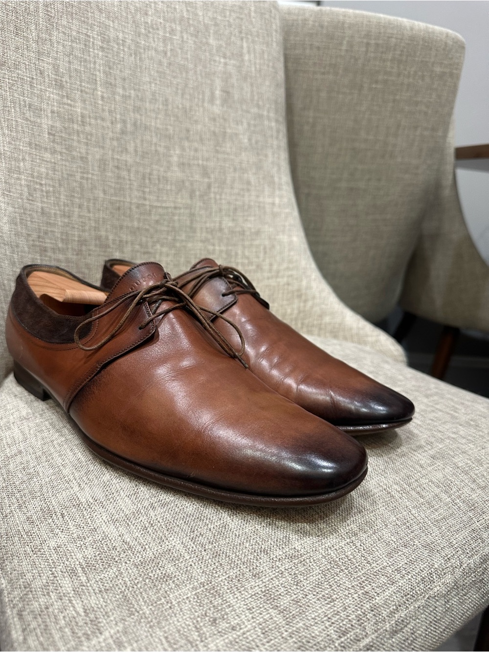 Gucci Men's Brown Leather Dress Shoes - Elegant Lace-Up Oxford